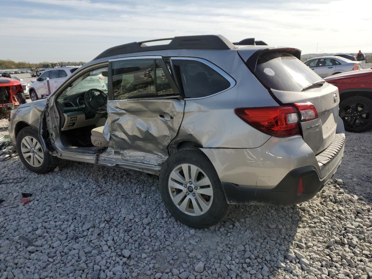 4S4BSACC7J3269204 2018 Subaru Outback 2.5I Premium