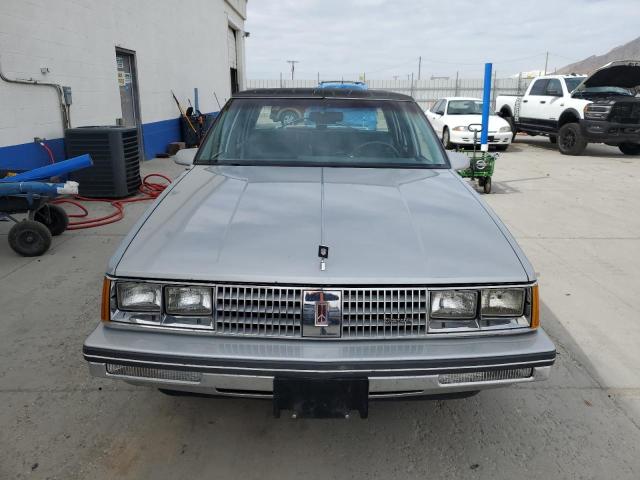 1985 Oldsmobile 98 Regency Brougham VIN: 1G3CW6932F1338823 Lot: 49707804