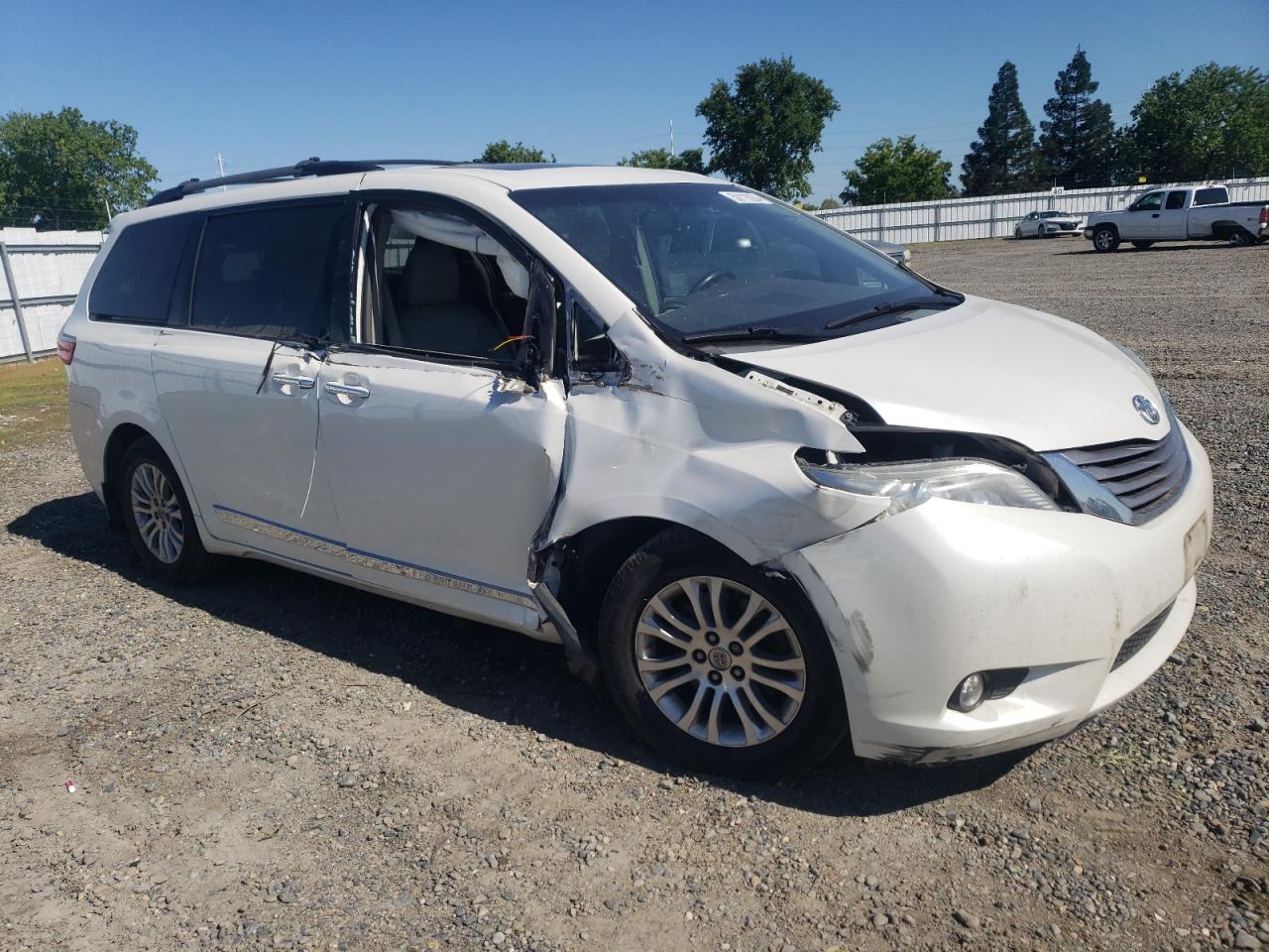 5TDYK3DC0FS633154 2015 Toyota Sienna Xle