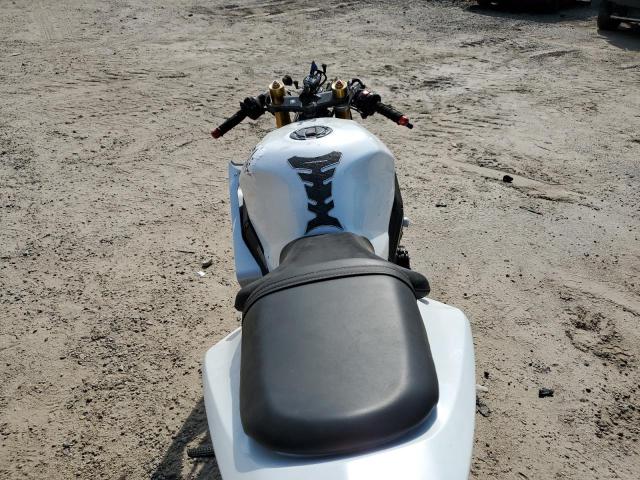 2004 SUZUKI GSXR1000 - JS1GT75AX42104905