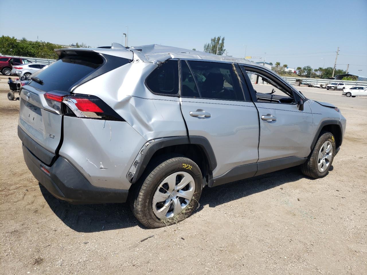 2T3H1RFV2MW127048 2021 Toyota Rav4 Le