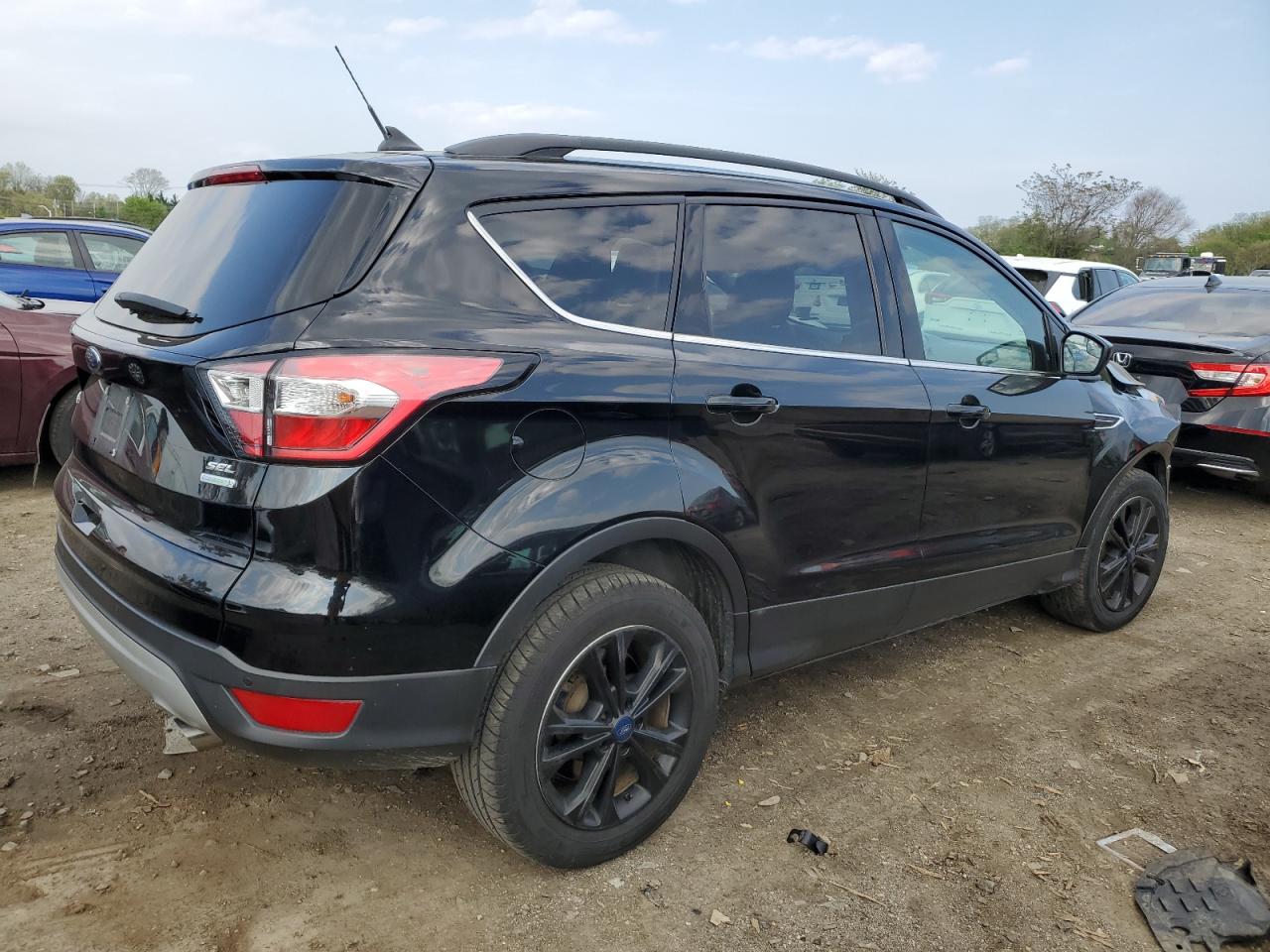 1FMCU0HD1JUD57069 2018 Ford Escape Sel