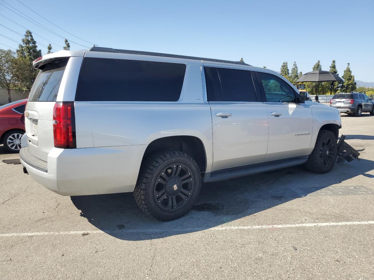 2018 Chevrolet Suburban C1500 Lt vin: 1GNSCHKC2JR256506