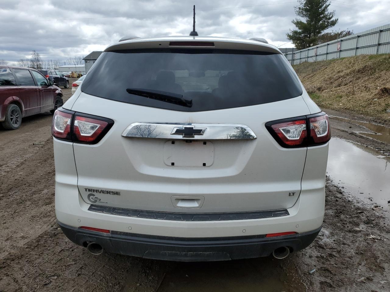 1GNKRHKD7HJ338098 2017 Chevrolet Traverse Lt