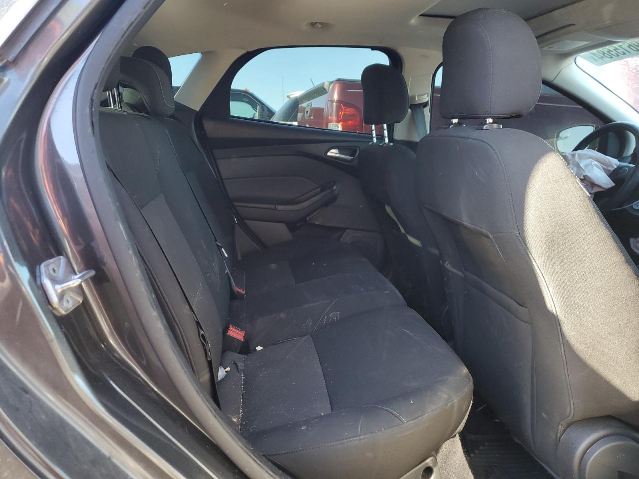 1FADP3K28FL384216 2015 Ford Focus Se