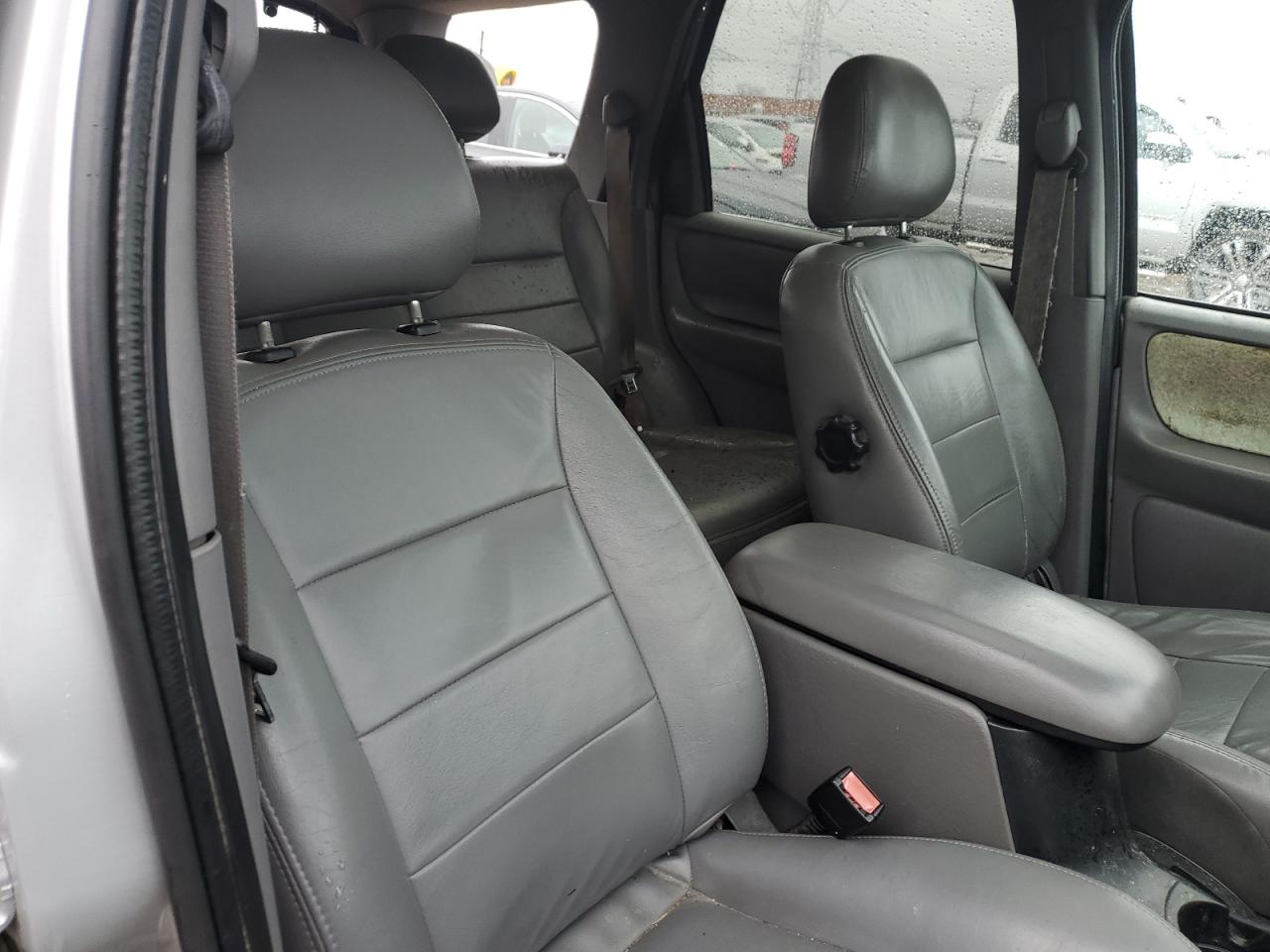 1FMYU04162KC48329 2002 Ford Escape Xlt