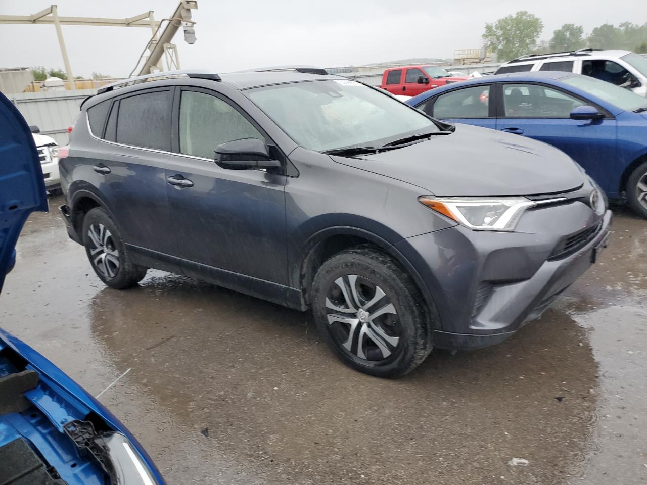 2017 Toyota Rav4 Le vin: JTMBFREV2HJ123997