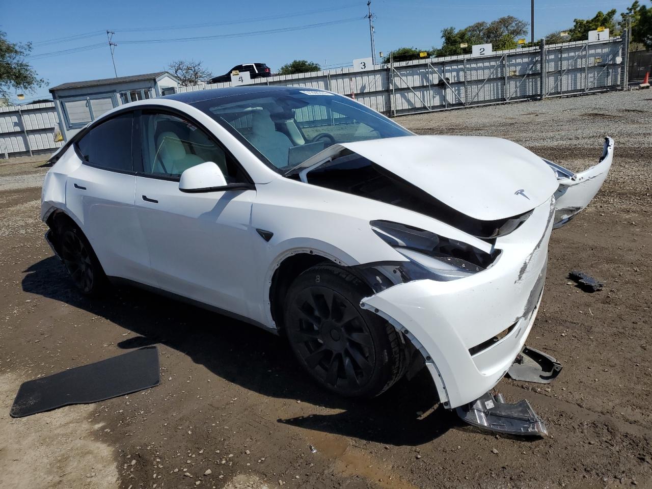 2023 Tesla Model Y vin: 7SAYGDEE6PF883482