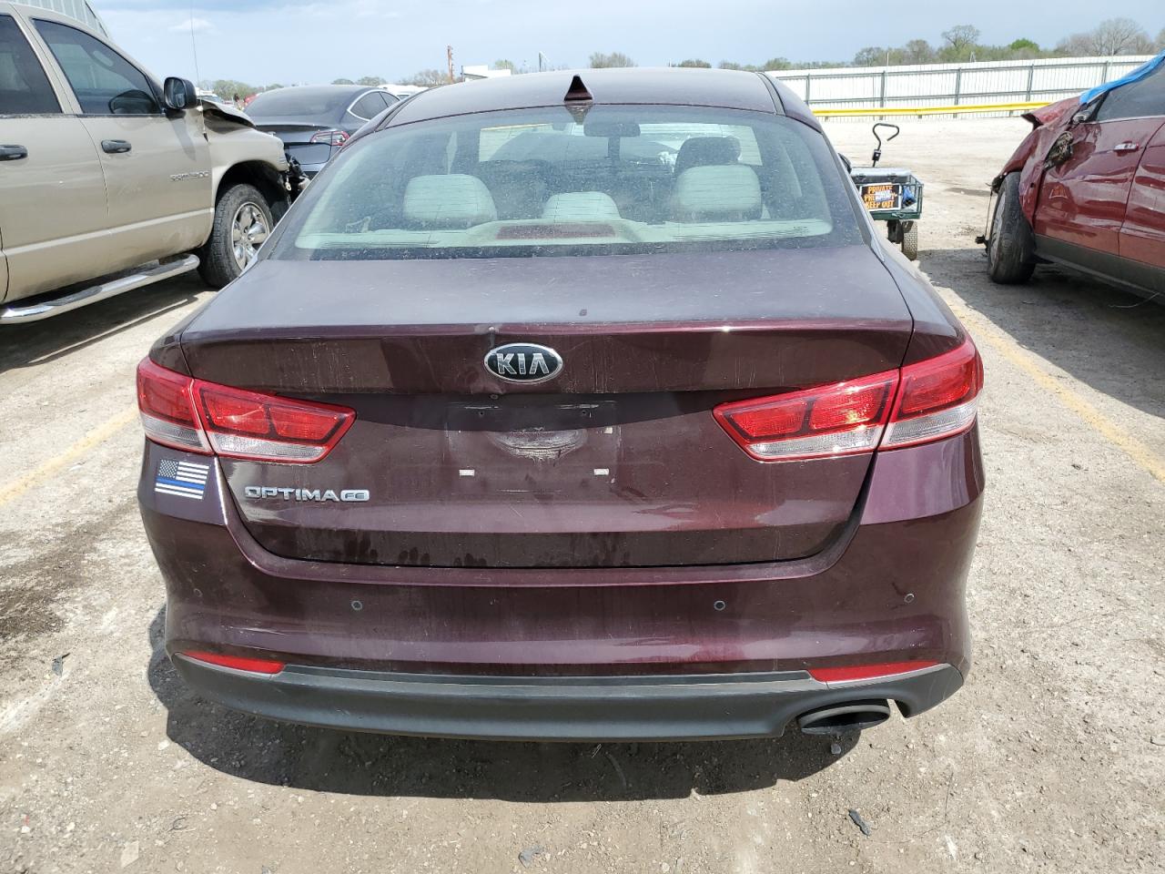 5XXGT4L3XJG190585 2018 Kia Optima Lx