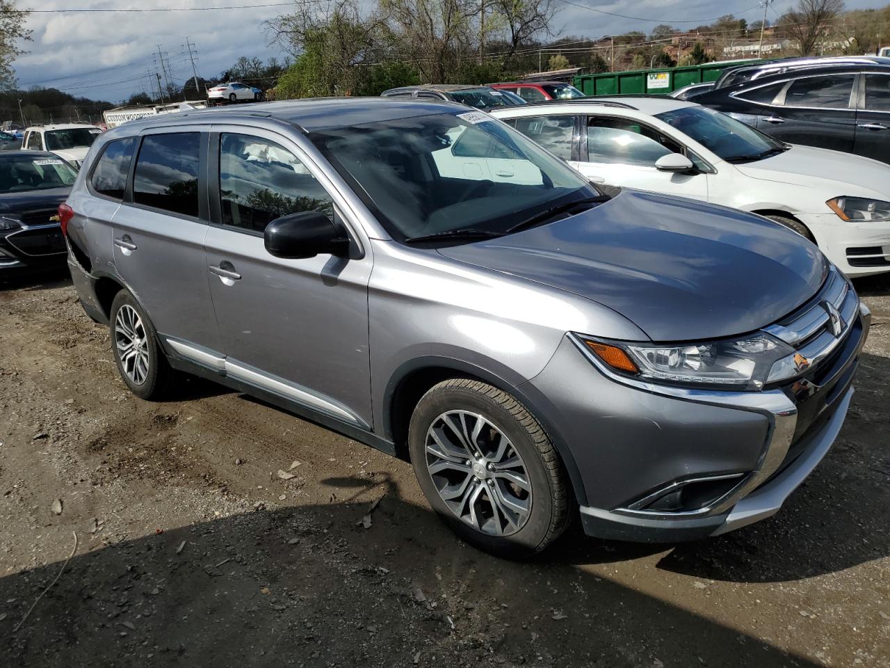 JA4AZ3A33JZ056476 2018 Mitsubishi Outlander Se