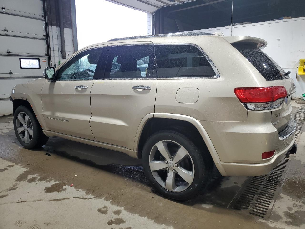 2014 Jeep Grand Cherokee Overland vin: 1C4RJFCG8EC355830