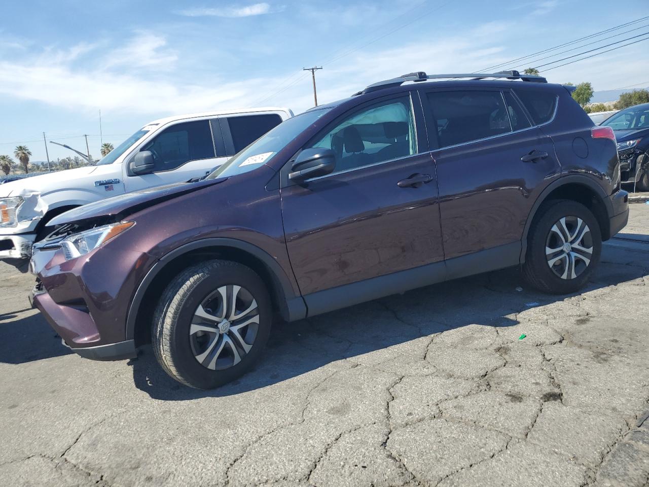 2T3ZFREV5JW455888 2018 Toyota Rav4 Le