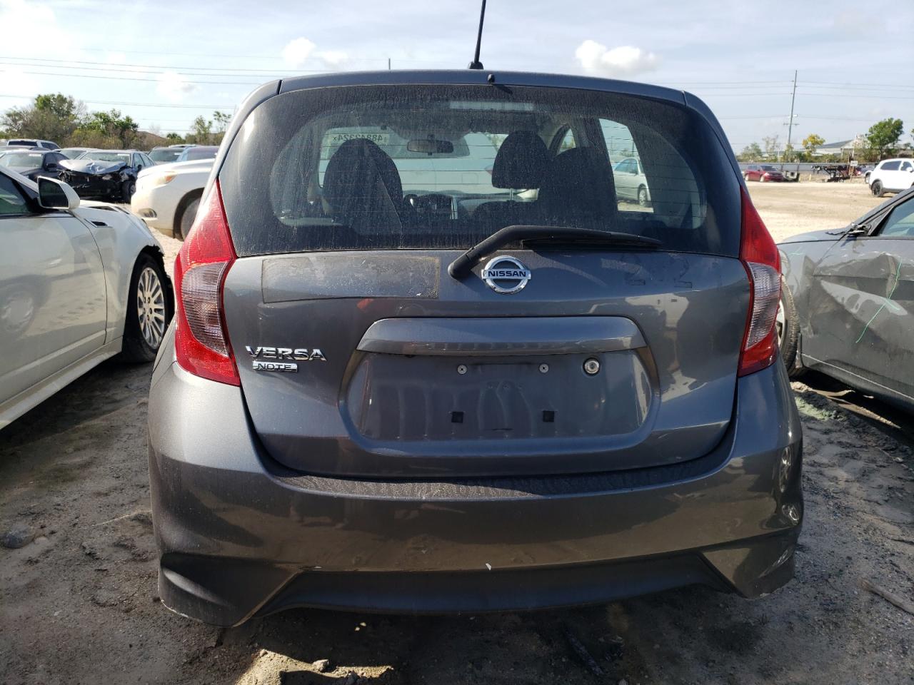 2018 Nissan Versa Note S vin: 3N1CE2CPXJL369538