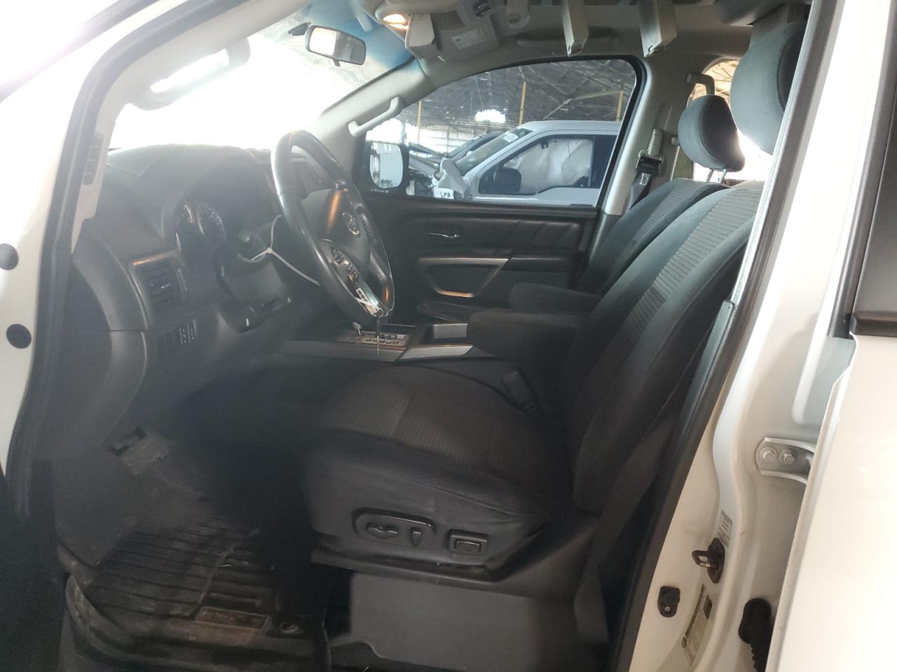 5N1BA0ND9FN618393 2015 Nissan Armada Sv