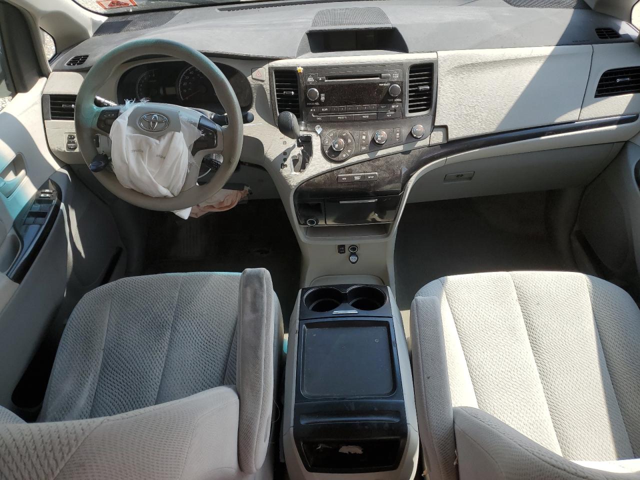 5TDKK3DC7BS175421 2011 Toyota Sienna Le