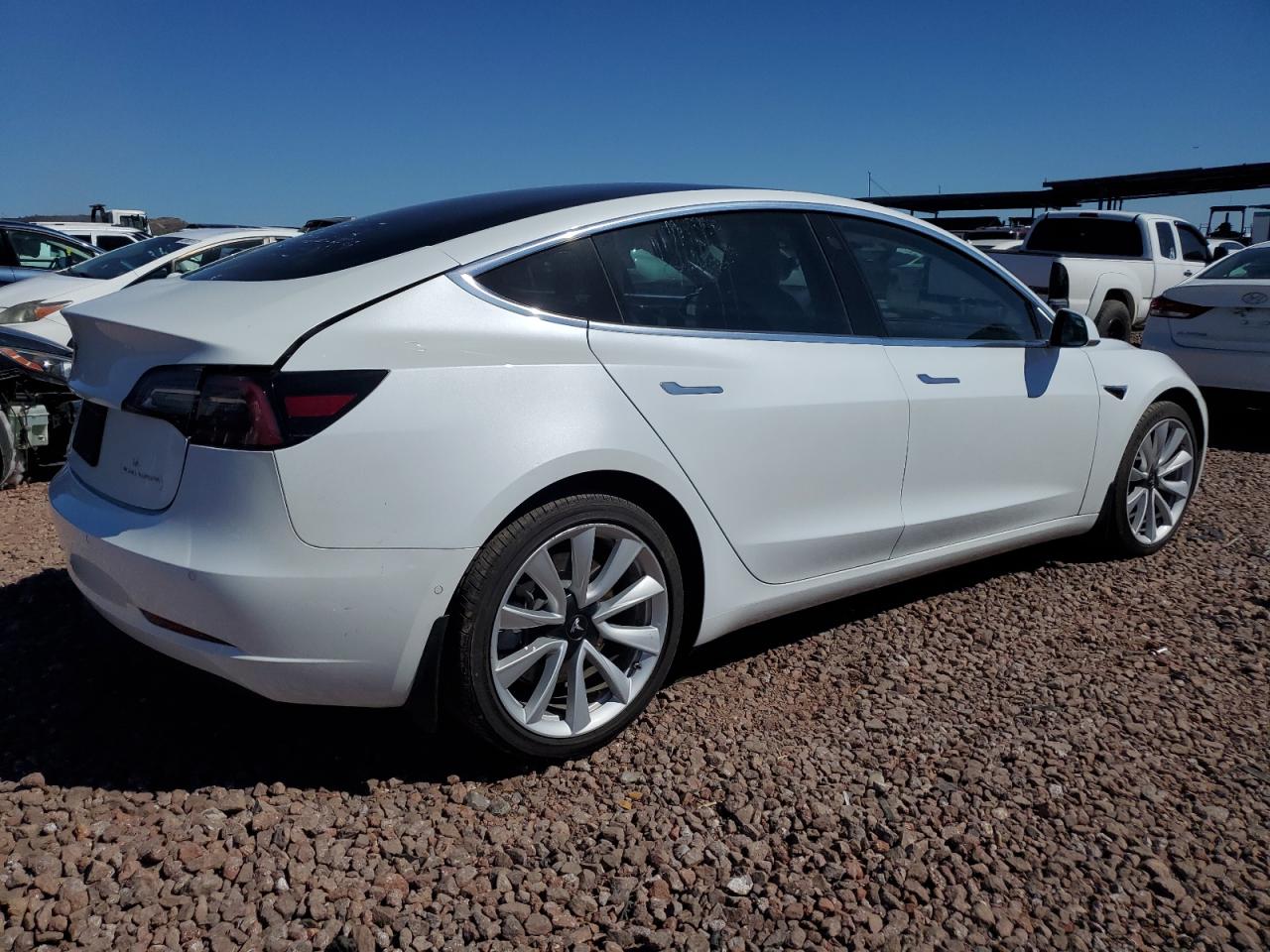 2019 Tesla Model 3 vin: 5YJ3E1EB0KF469561