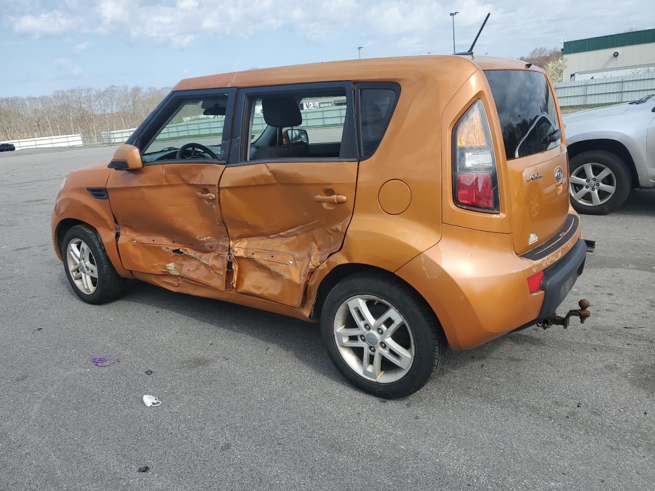 KNDJT2A2XB7316894 2011 Kia Soul +