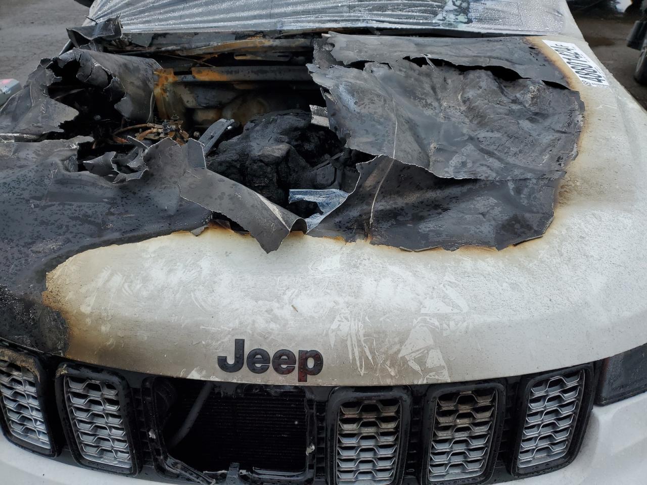 1C4RJFAG2JC396659 2018 Jeep Grand Cherokee Laredo