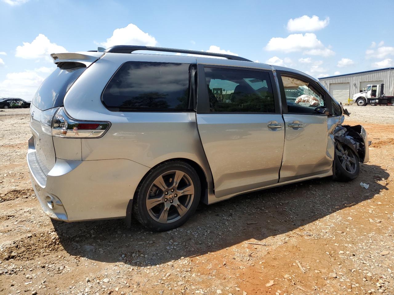 Lot #3029335688 2020 TOYOTA SIENNA SE