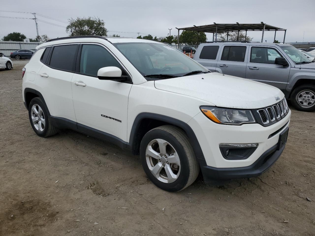 2018 Jeep Compass Latitude vin: 3C4NJCBB4JT146568