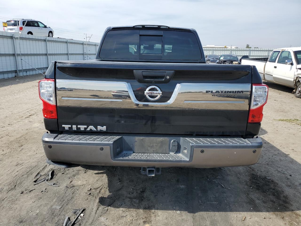 1N6AA1E62HN569481 2017 Nissan Titan Sv