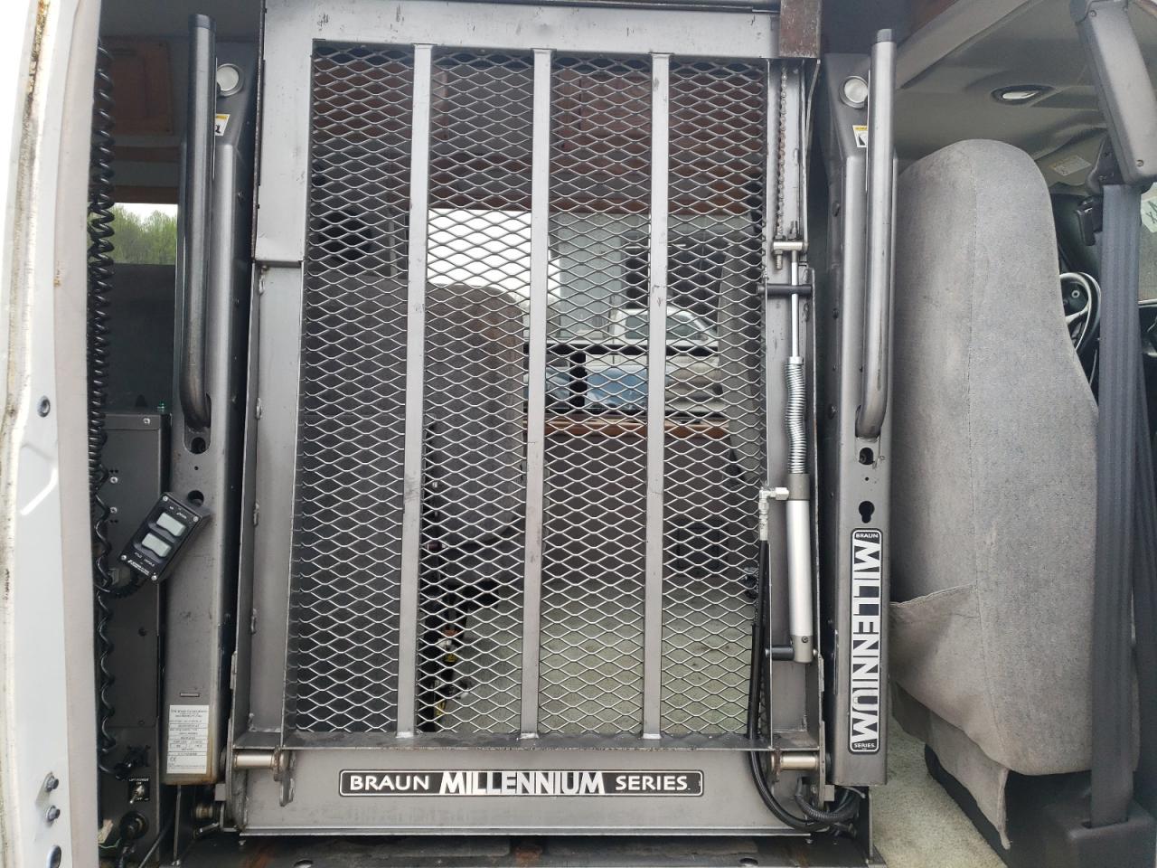 2B6HB11Y01K552741 2001 Dodge Ram Van B1500