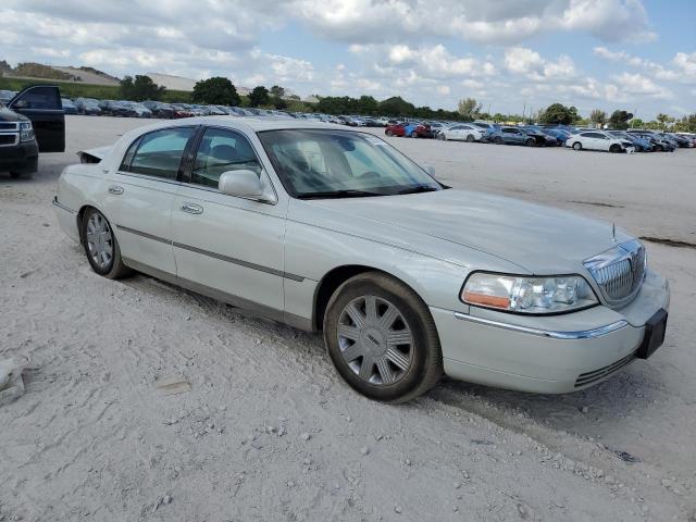 2005 Lincoln Town Car Signature Limited VIN: 1LNHM82W45Y664698 Lot: 52556784