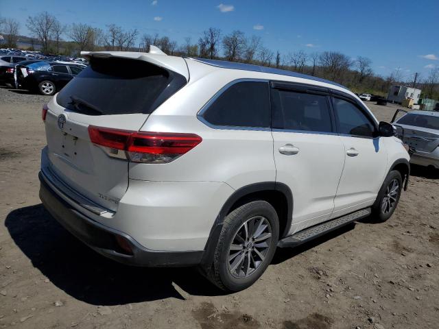 5TDJZRFH5JS858767 2018 Toyota Highlander Se