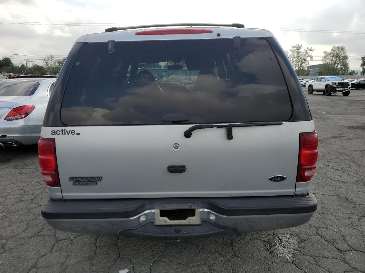 1FMRU15L0YLC45245 2000 Ford Expedition Xlt
