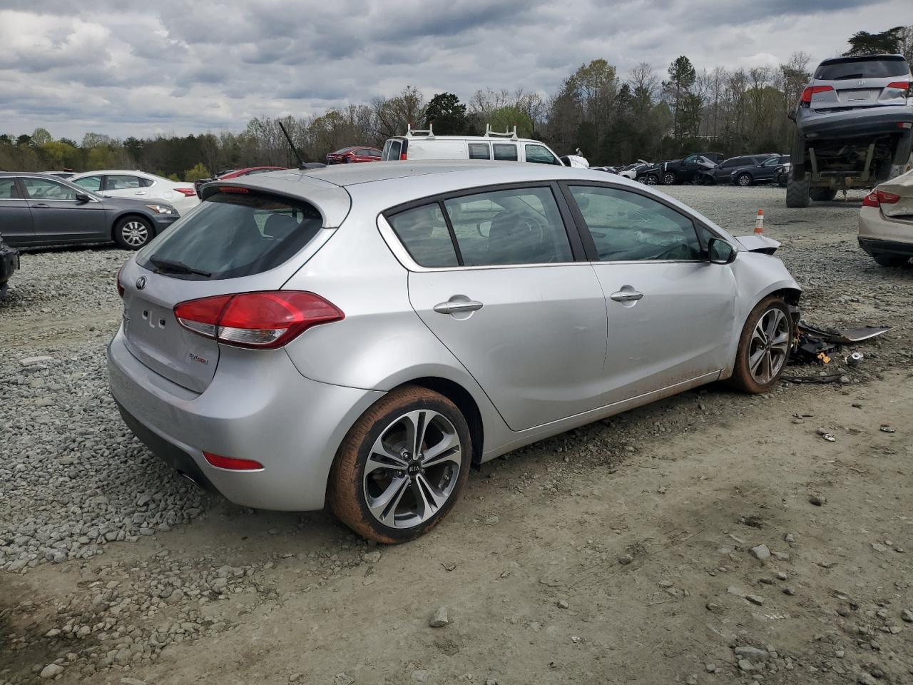 KNAFX5A85G5587832 2016 Kia Forte Ex