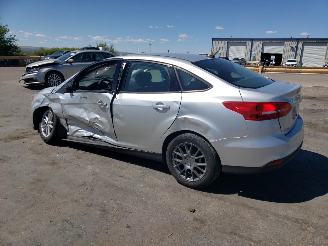 2018 Ford Focus Se vin: 1FADP3F28JL288430