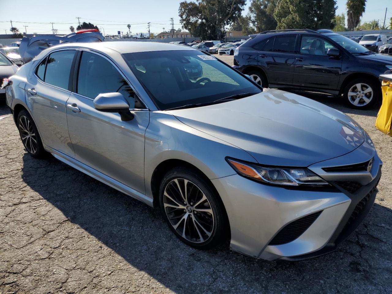 2018 Toyota Camry L vin: 4T1B11HK2JU643702