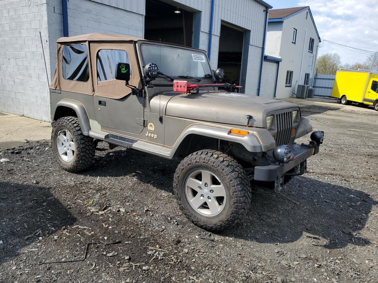 2J4FY49TXLJ524265 1990 Jeep Wrangler / Yj Sahara