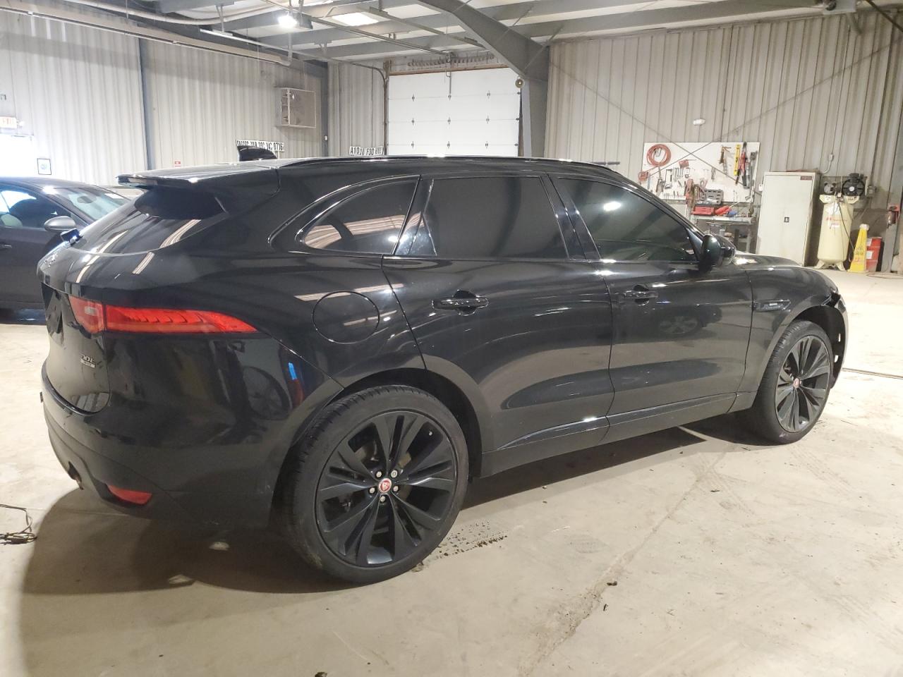 SADCL2GX8KA605890 2019 Jaguar F-Pace R - Sport