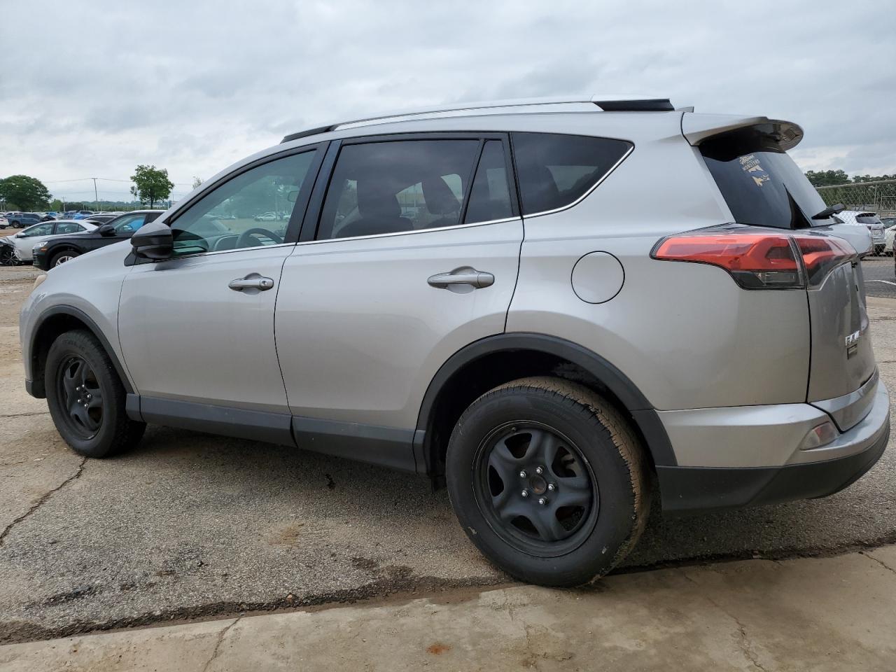 2T3ZFREV9GW302763 2016 Toyota Rav4 Le