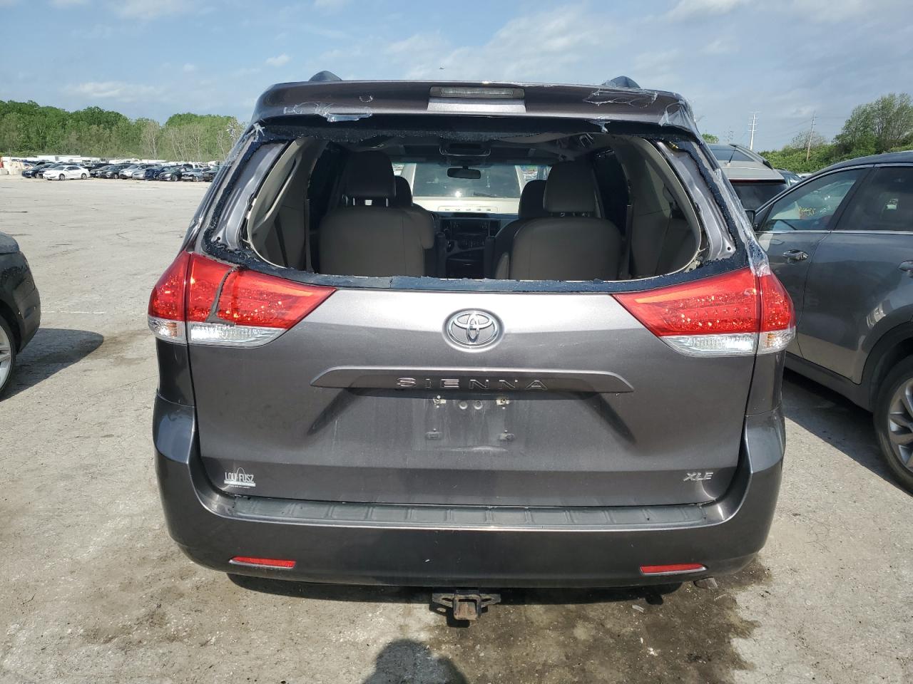 5TDYK3DC7BS147385 2011 Toyota Sienna Xle