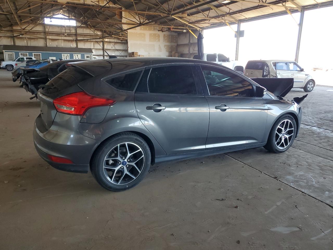 1FADP3M22JL241431 2018 Ford Focus Sel