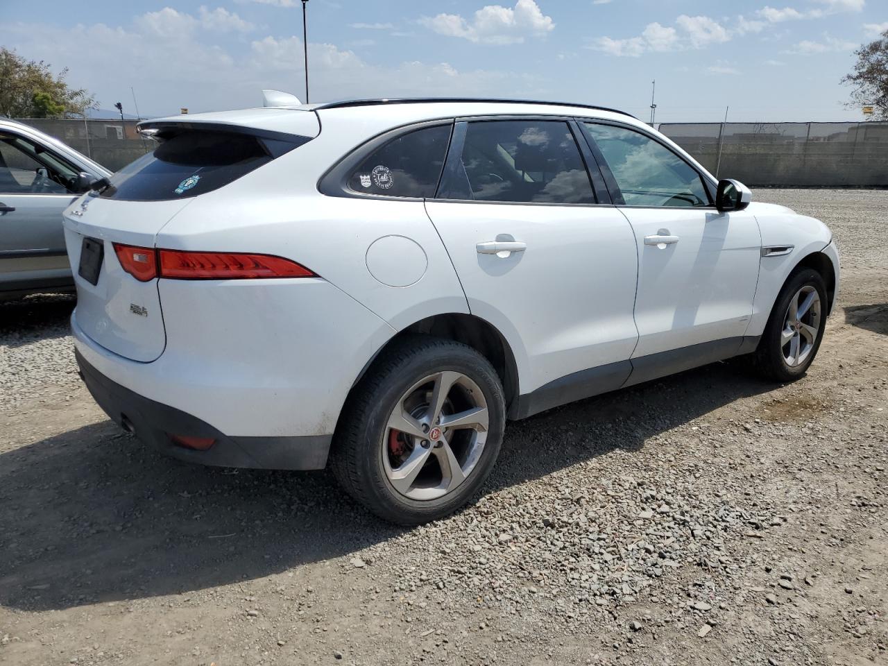 SADCJ2FX6JA247646 2018 Jaguar F-Pace Premium