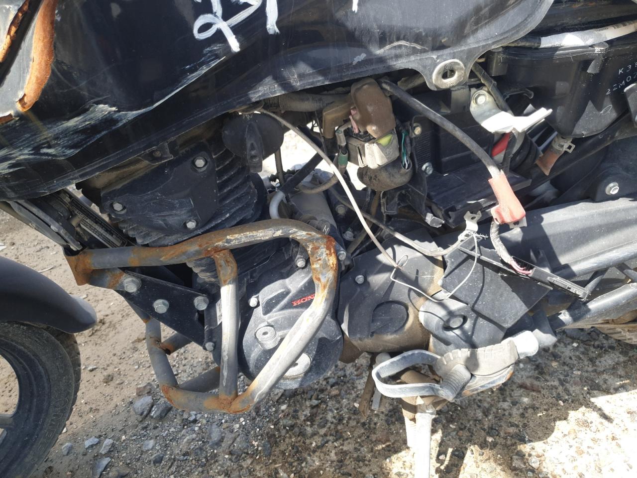 ME4KC20FXNA011741 Auction: COPART UAE Lot: 52358944 Location: DUBAI INDUSTRIAL CITY - DUBAI ME4KC20FXNA011741 HONDA UNICORN 2022 BLACK Photo 6