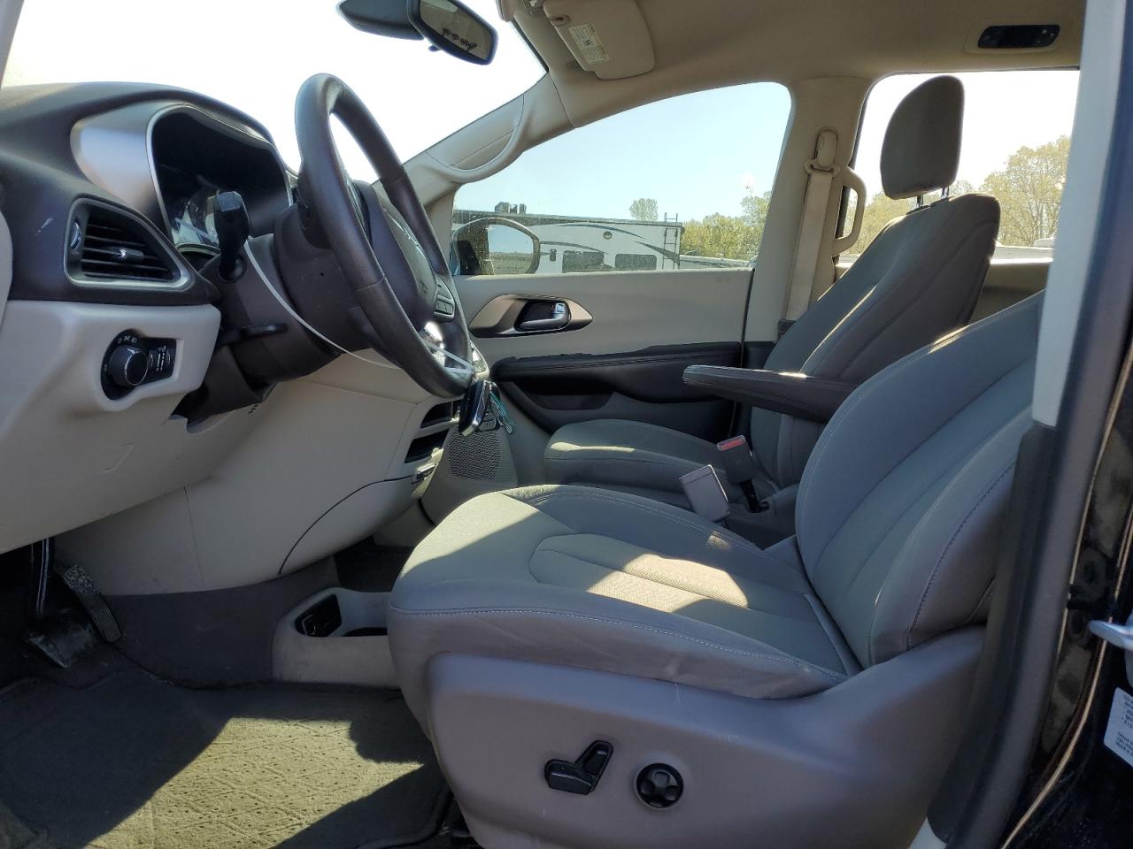 2017 Chrysler Pacifica Lx vin: 2C4RC1CG5HR502808