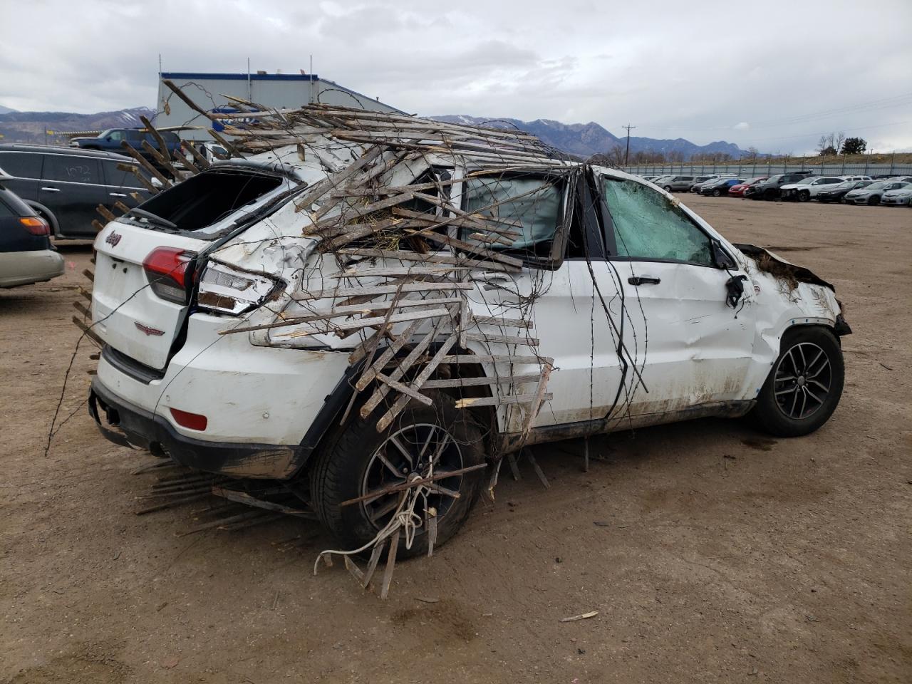 1C4RJFLG6JC409877 2018 Jeep Grand Cherokee Trailhawk