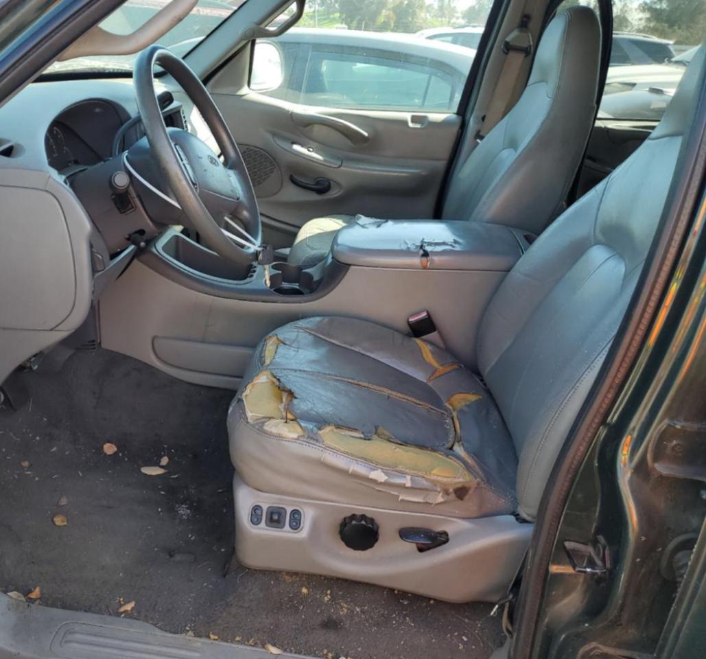 1FMRU15W51LA84407 2001 Ford Expedition Xlt