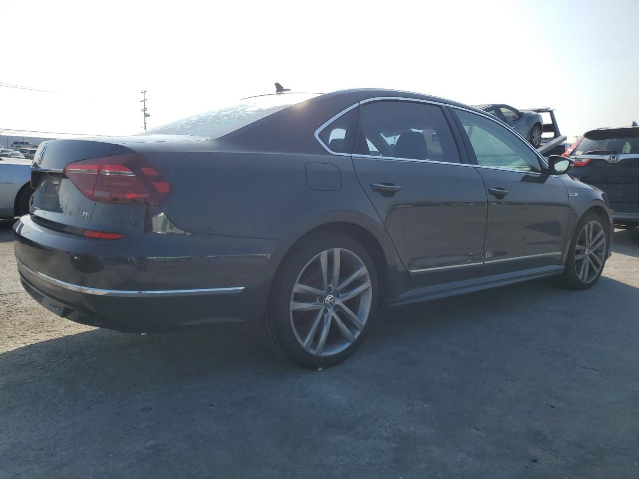 1VWDT7A35HC084415 2017 Volkswagen Passat R-Line