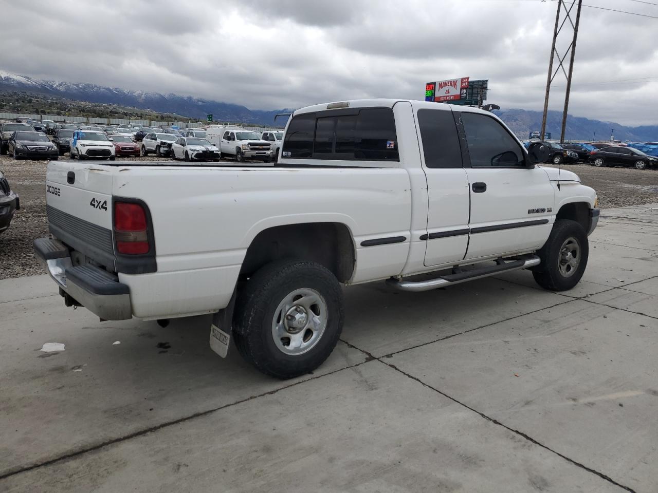 3B7HF13Y2YM210410 2000 Dodge Ram 1500