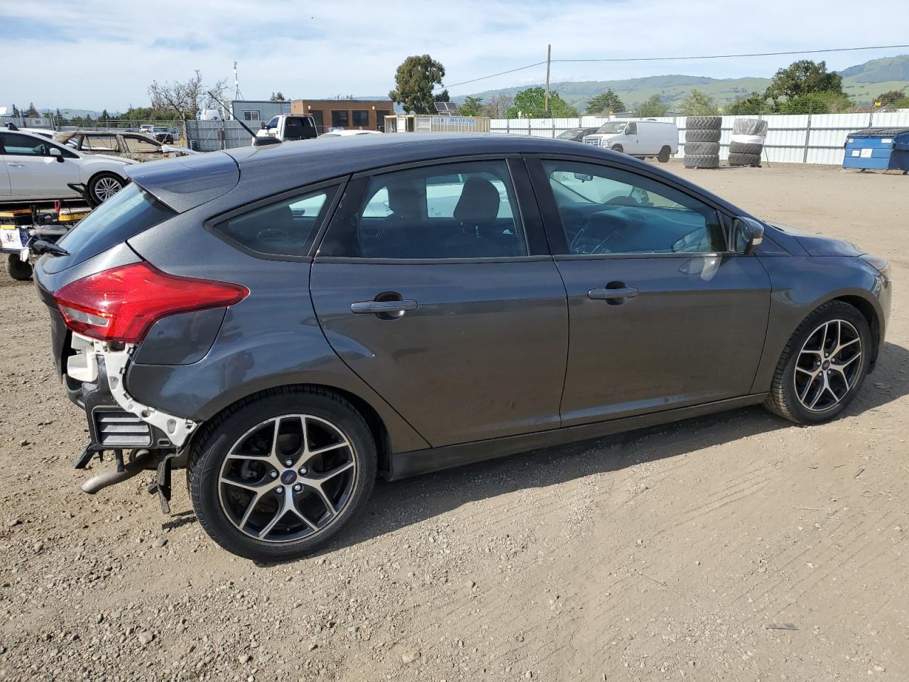 2017 Ford Focus Sel vin: 1FADP3M22HL263696