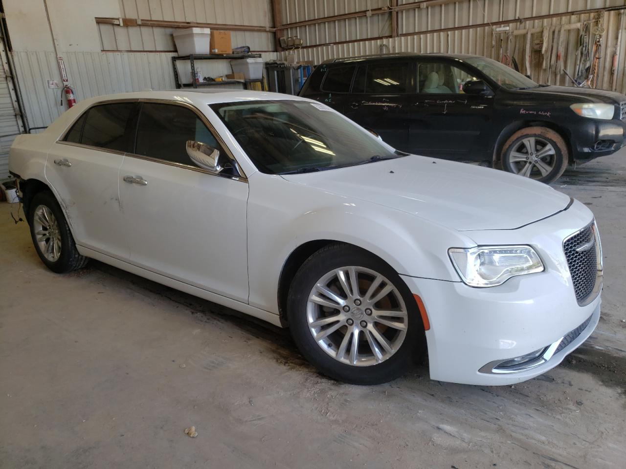 2C3CCAEG8HH565365 2017 Chrysler 300C