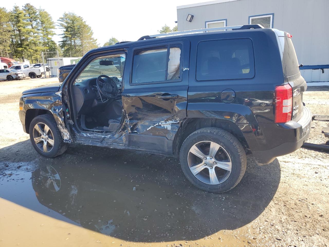 2016 Jeep Patriot Latitude vin: 1C4NJRFB3GD581156