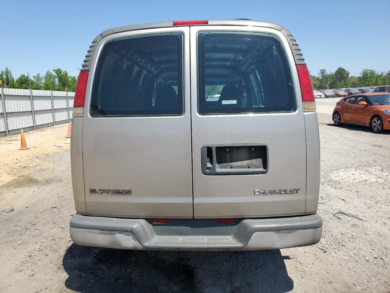 1GCFG25R211175712 2001 Chevrolet Express G2500