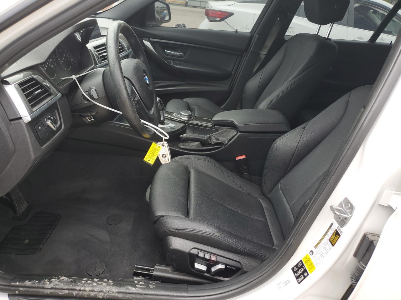 WBA8E5G52JNV02898 2018 BMW 320 Xi