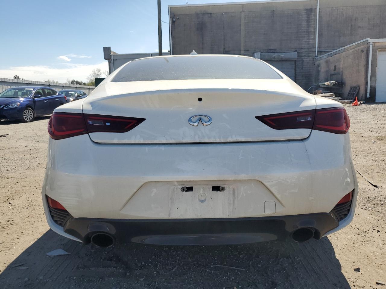 JN1EV7ELXJM390444 2018 Infiniti Q60 Luxe 300